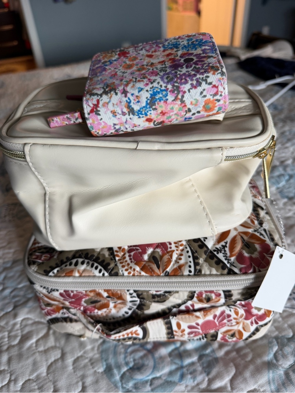 2 new cosmetic cases and 1 buxton wallet